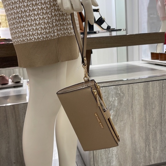 MICHAEL KORS LARGE DOUBLE ZIP WRISTLET wallet, clutch, 
Bisque - Picture 3 of 16